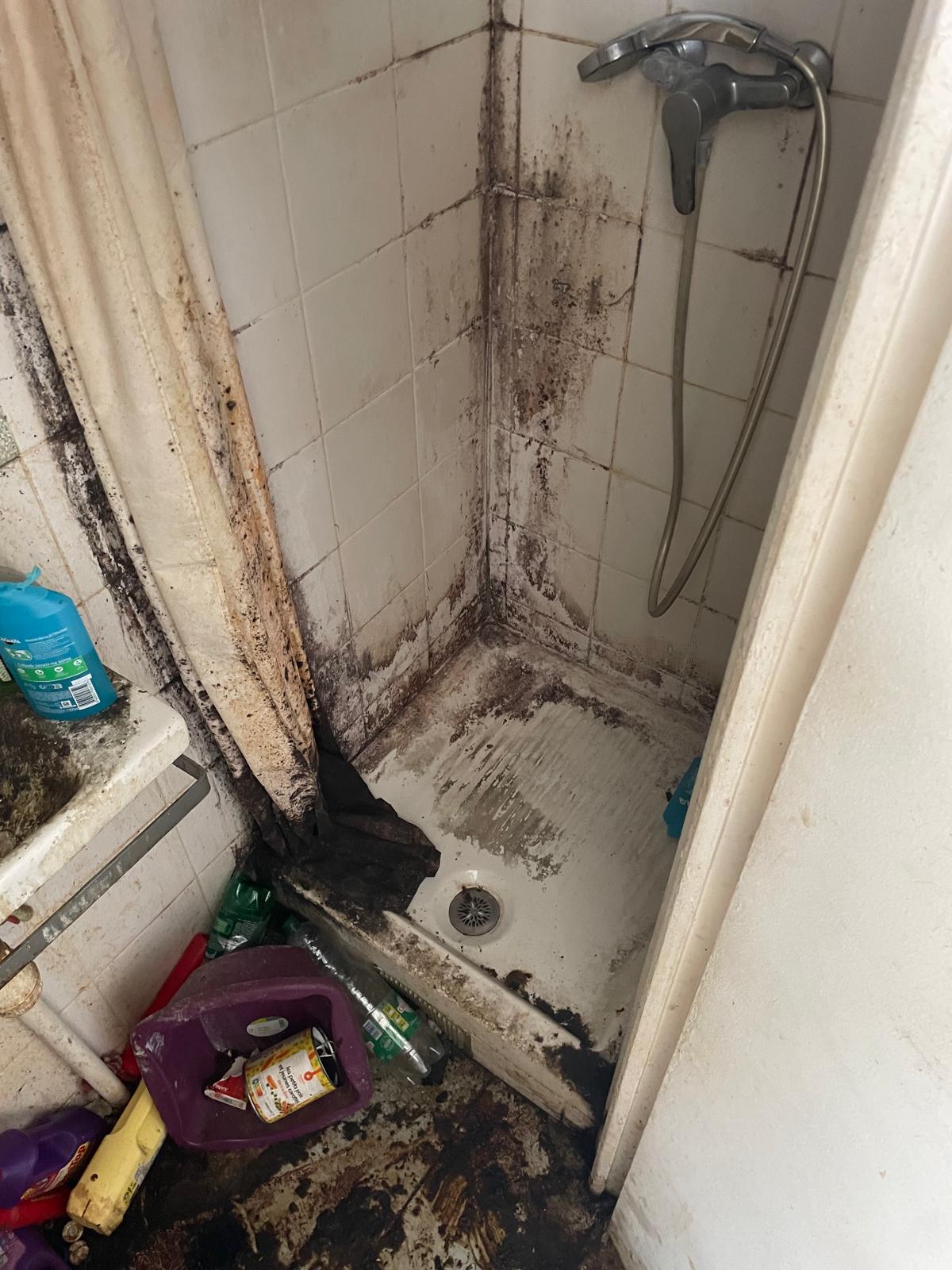 Comment traiter une cuisine saturée de déchets, de graisse et de moisissures : le rôle de SOS DC à Calais et dans les environs img 20250701 wa0005